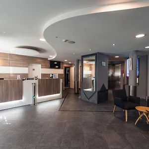 Ibis Styles Airport Aero 44 שרלרואה