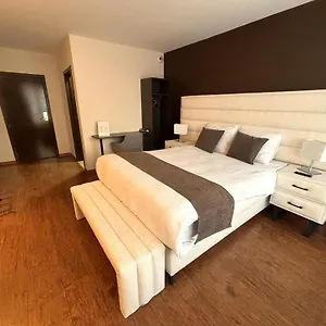 Otel Escale, Saint-Gilles